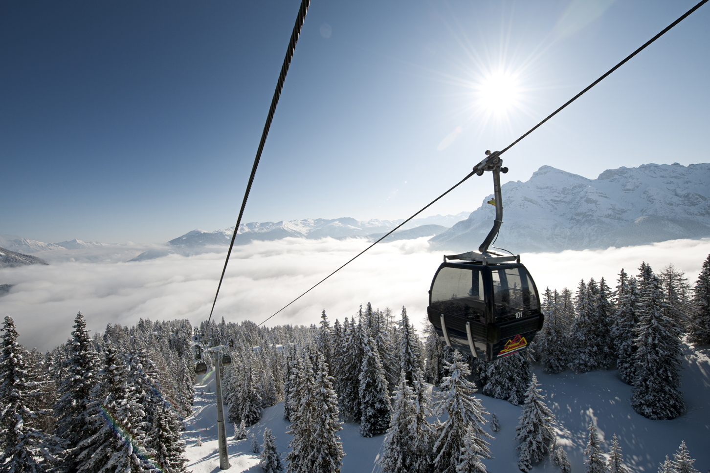 Haus Alpenprinzessin im Winter mit Neustift im Stubaital im Hintergrund