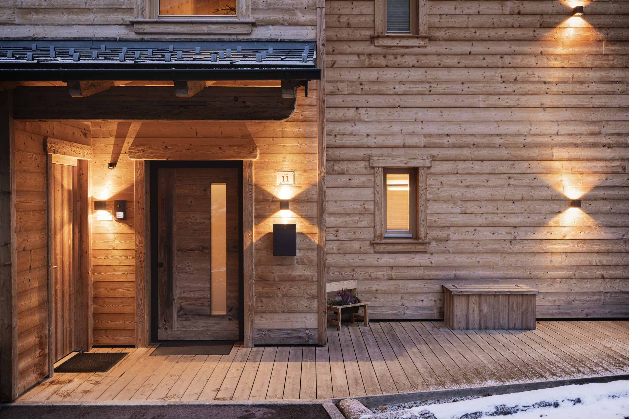 Ferienhaus Alpenprinzessin in den Bergen, umgeben von einer beeindruckenden Berglandschaft und herrlichem Ausblick.