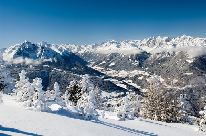Stubaital, Tirol - Berpanorama im Winter. Schneebedeckte Gipfel