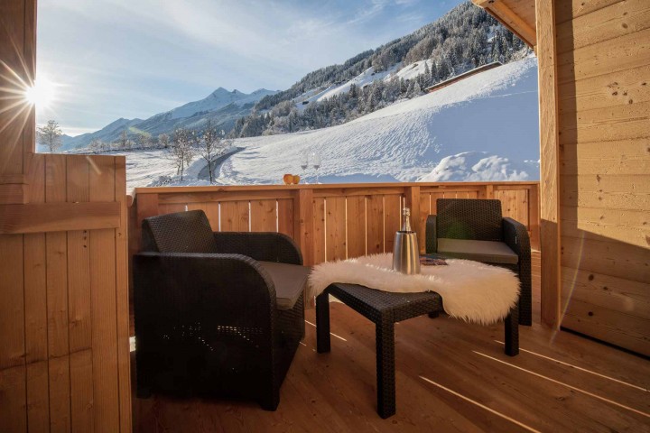 Balcony with woven chairs and views of the impressive mountain landscape